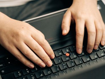 Как настроить скрипты для AI-агента: от приветствия до сделки
