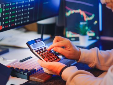 ROI внедрения AI-агента: как рассчитать окупаемость ИИ на сайте