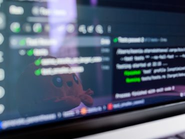Как подключить amoCRM к сайту: интеграции и автоматизация в 2026